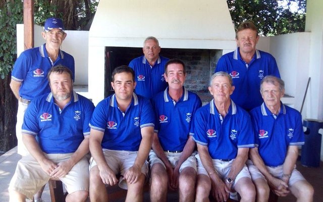 Die Ligaspan met hulle nuwe uitrustings. Agter:  A. Roos, J. Nell (kaptein), L. Hattingh. Voor: F. van der Merwe, D. van der Merwe, Dick de Kock, Daan Victor en J. Coetzee.